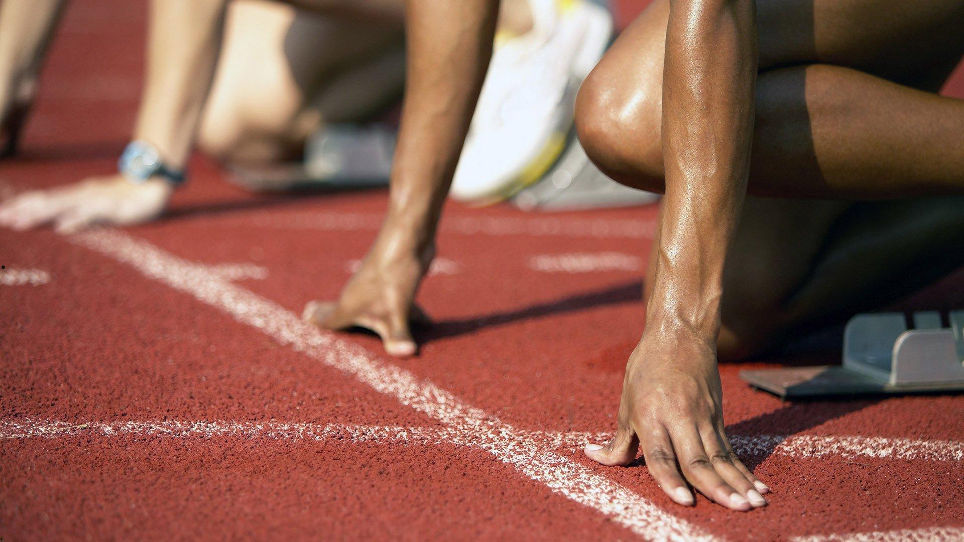 英超争冠与混战并行，枪手六分领跑，中游集团陷五分地狱